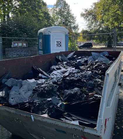 Altes Schieferdach abgeräumt, Herbst 2024, Foto Hinrich Balsters